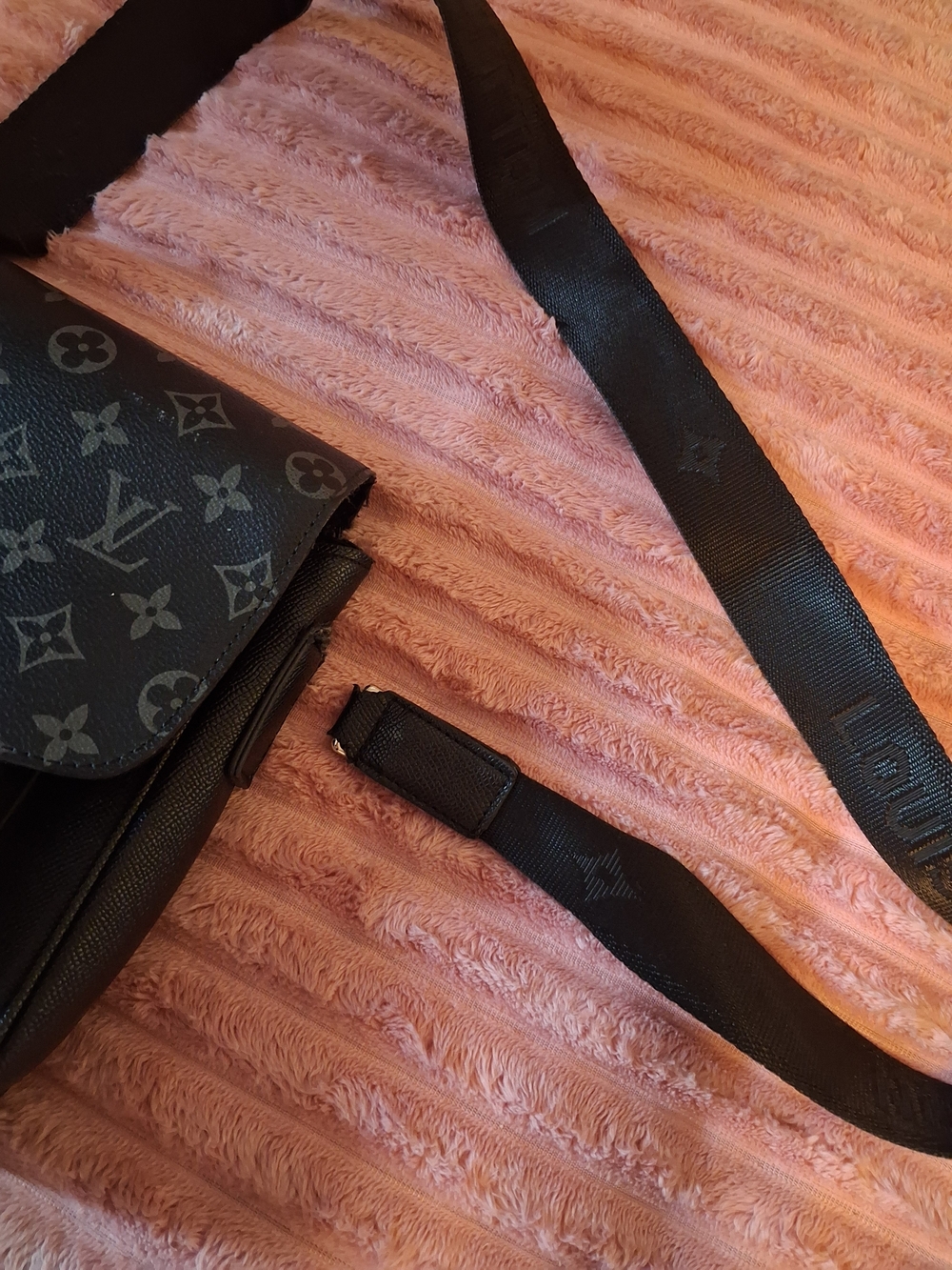 Louis Vuitton Brown and Black Monogram Messenger Bag - Picture 4 of 4